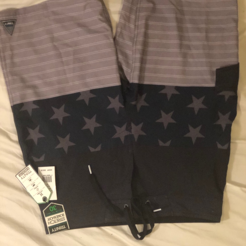 Trinity B&W size 30 Boardshorts